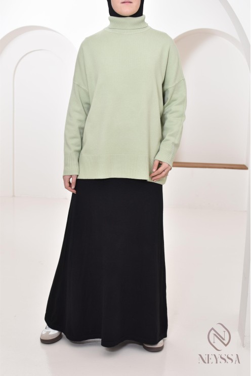 Modest women's mid-length turtleneck sweater, winter outfit ideas