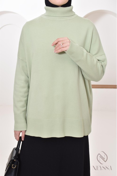 Modest women's mid-length turtleneck sweater, winter outfit ideas