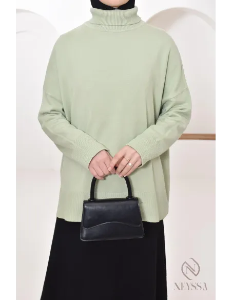 Modest women's mid-length turtleneck sweater, winter outfit ideas