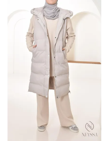 veiled woman sleeveless down jacket, jilbeb friendly, winter outfit