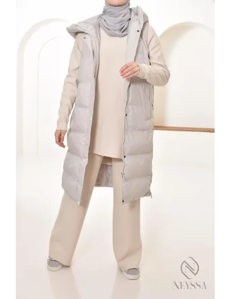 veiled woman sleeveless down jacket, jilbeb friendly, winter outfit