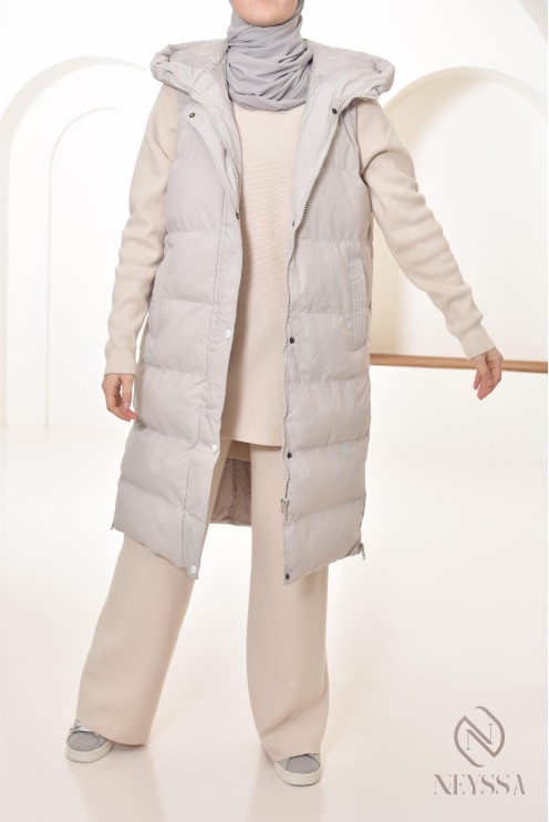 veiled woman sleeveless down jacket, jilbeb friendly, winter outfit