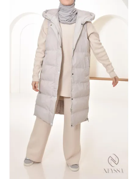 veiled woman sleeveless down jacket, jilbeb friendly, winter outfit