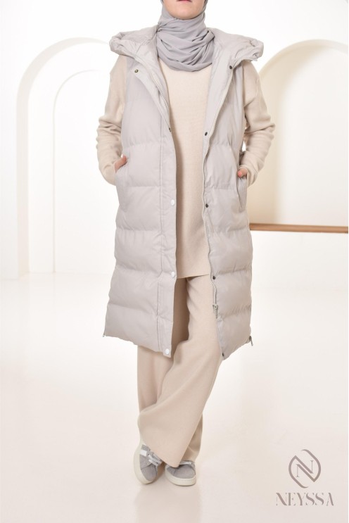 veiled woman sleeveless down jacket, jilbeb friendly, winter outfit
