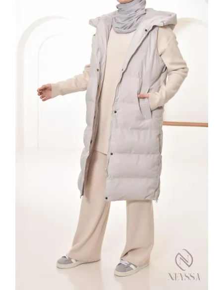 veiled woman sleeveless down jacket, jilbeb friendly, winter outfit