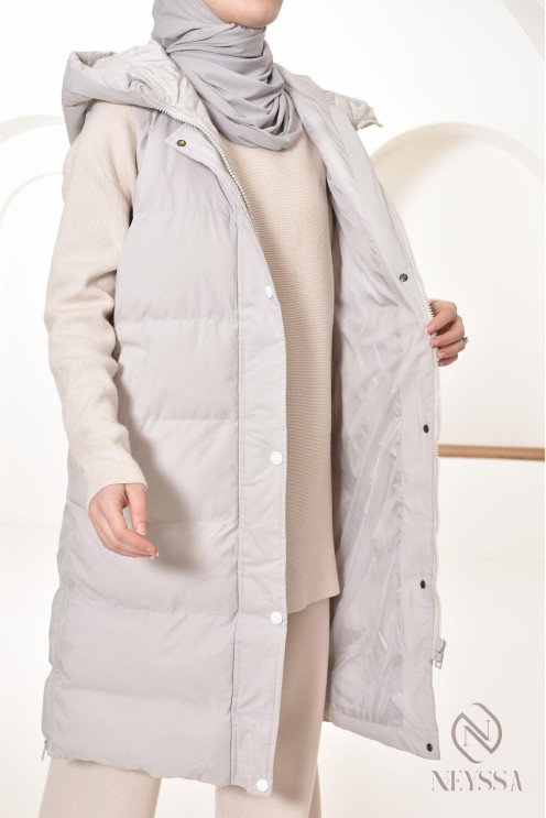 veiled woman sleeveless down jacket, jilbeb friendly, winter outfit