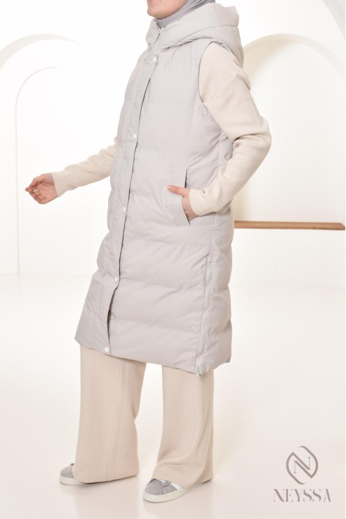 veiled woman sleeveless down jacket, jilbeb friendly, winter outfit