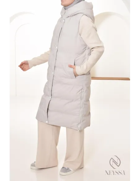veiled woman sleeveless down jacket, jilbeb friendly, winter outfit