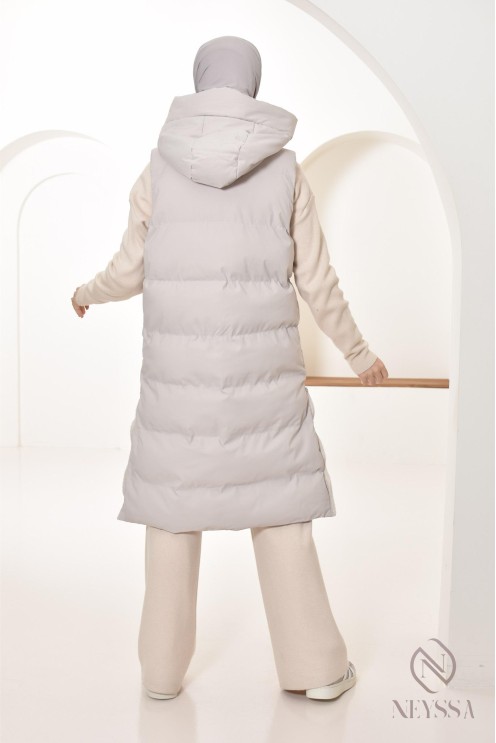 veiled woman sleeveless down jacket, jilbeb friendly, winter outfit