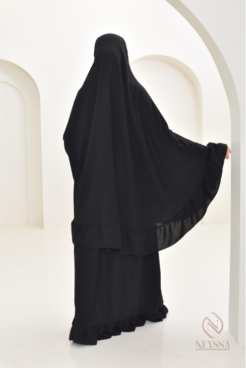Gift box for Muslim women: prayer outfit with prayer mat