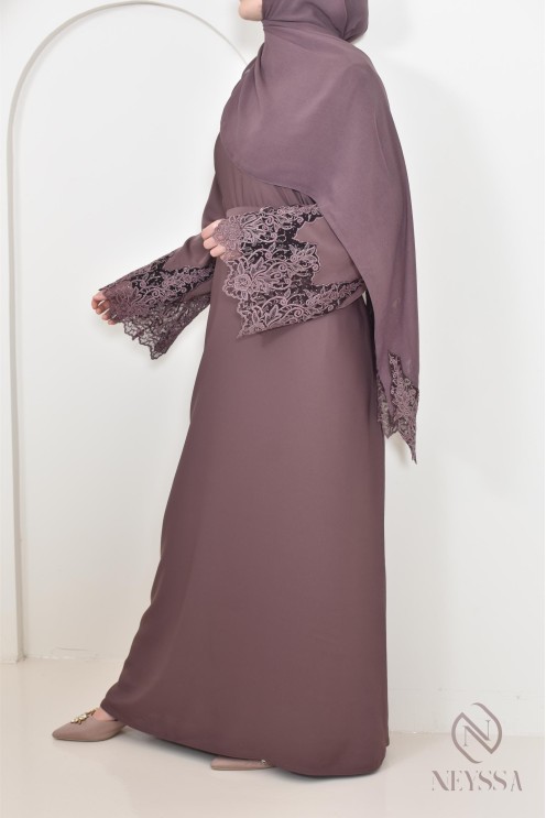 Moderne lilafarbene Abaya Dubai für Frauen, Aid Hijabi Outfit.