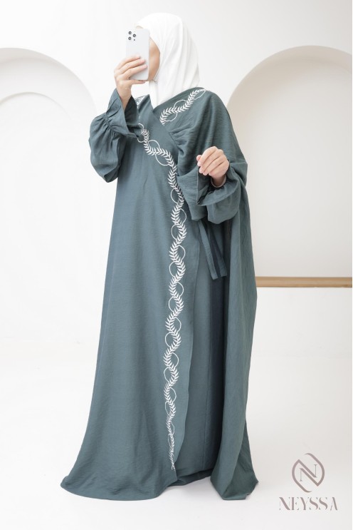 Abaya de prière brodée avec hijab intégré vert, idéale pour le ramadan