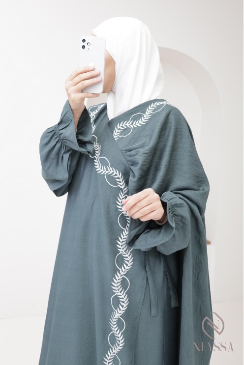 Bestickte Gebetsabaya integriertem Hijab in Grün, ideal für Ramadan