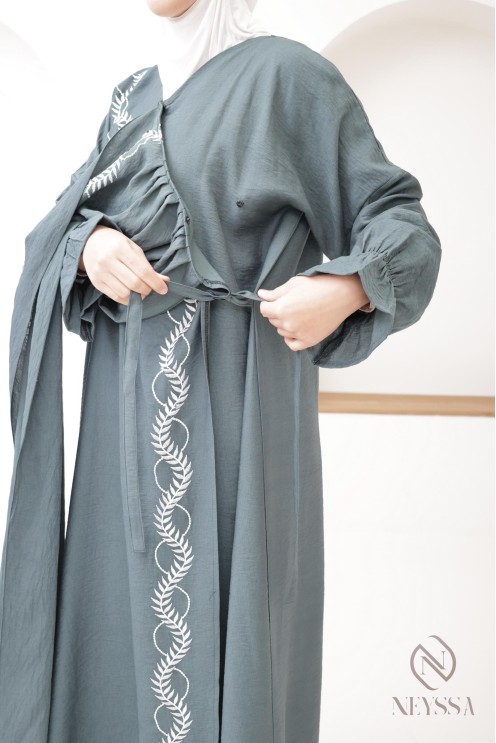 Bestickte Gebetsabaya integriertem Hijab in Grün, ideal für Ramadan