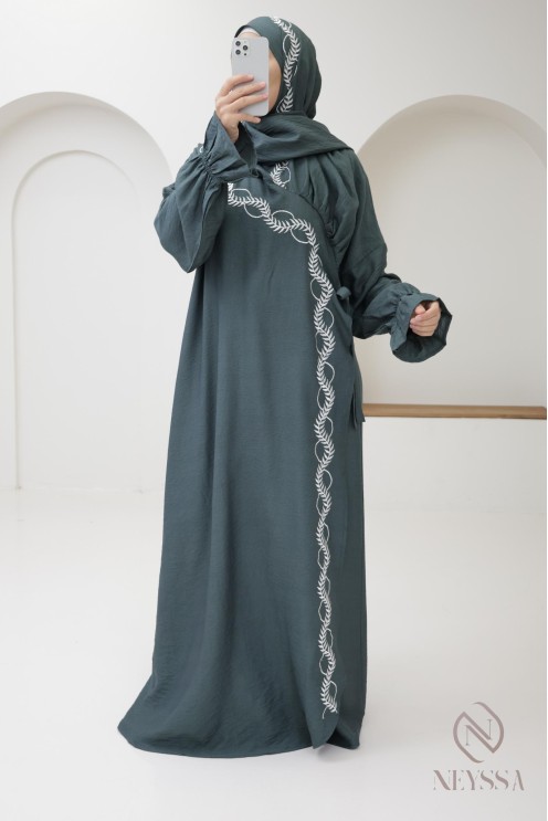 Bestickte Gebetsabaya integriertem Hijab in Grün, ideal für Ramadan