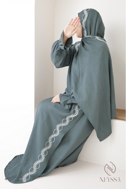 Embroidered prayer abaya with integrated green hijab, ideal Ramadan