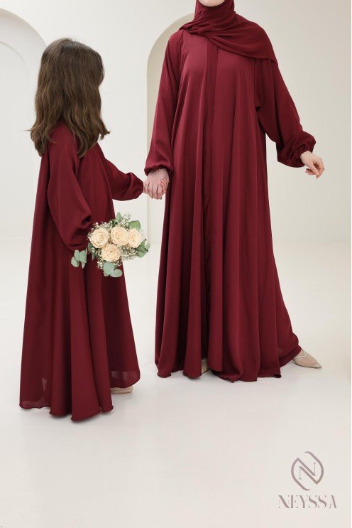 Abaya Dubaï coupe évasée Bordeaux confection neyssa, tendance 2025