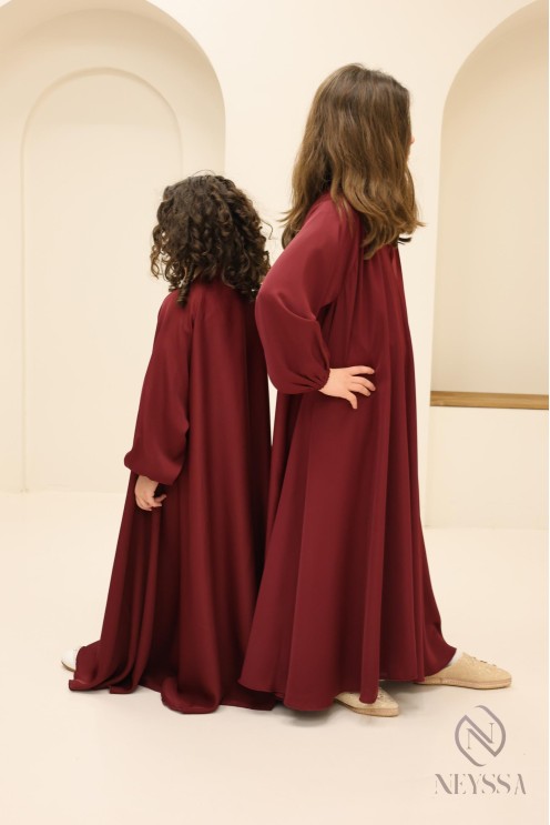 Abaya Dubaï coupe évasée Bordeaux confection neyssa, tendance 2025