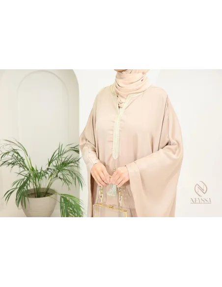 Abaya papillon coupe ample idée tenue Aïd 2024 hijabi outfit