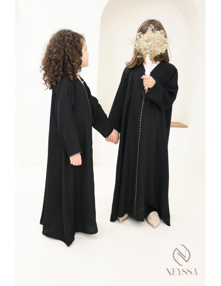 Abaya Dubai schwarz ausgestellt, Outfit-Idee Mutter Tochter bescheiden