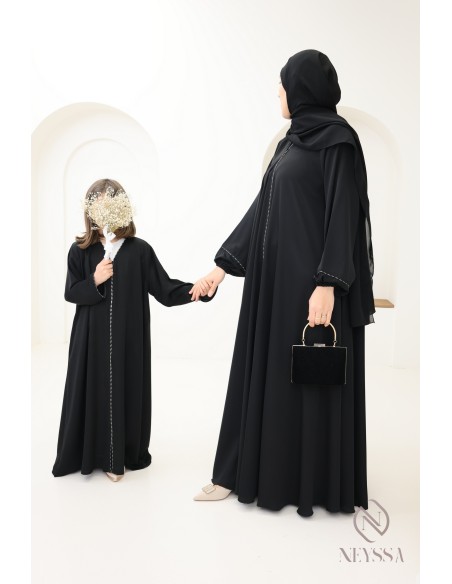 Abaya Dubai schwarz ausgestellt, Outfit-Idee Mutter Tochter bescheiden