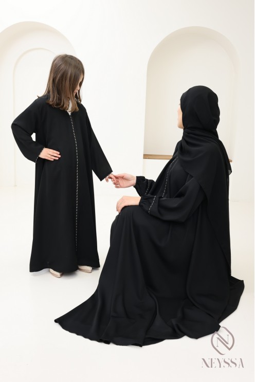 Abaya Dubai schwarz ausgestellt, Outfit-Idee Mutter Tochter bescheiden
