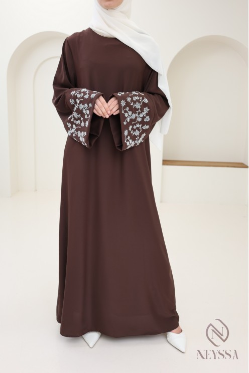 Lange, gerade geschnittene Abaya mit weiten Ärmeln und Strasssteinen