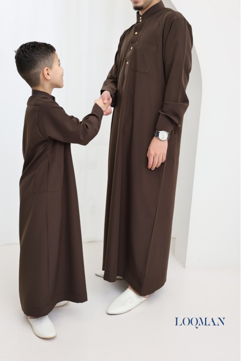 Qamis homme musulman marron Émiratie luxe, idée tenue Aïd