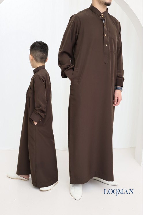 Qamis homme musulman marron Émiratie luxe, idée tenue Aïd