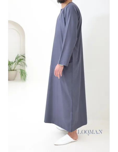Qamis Émirati homme gris foncé, tissu léger et confortable, idée cadeau