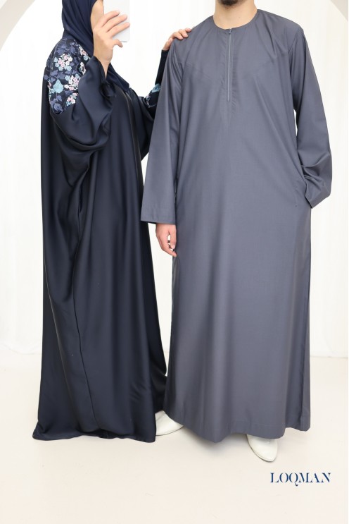 Qamis Émirati homme gris foncé, tissu léger et confortable, idée cadeau