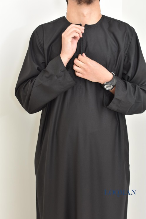 Qamis Émirati noir, tissu fluide coton, pour se rendre à la mosquée