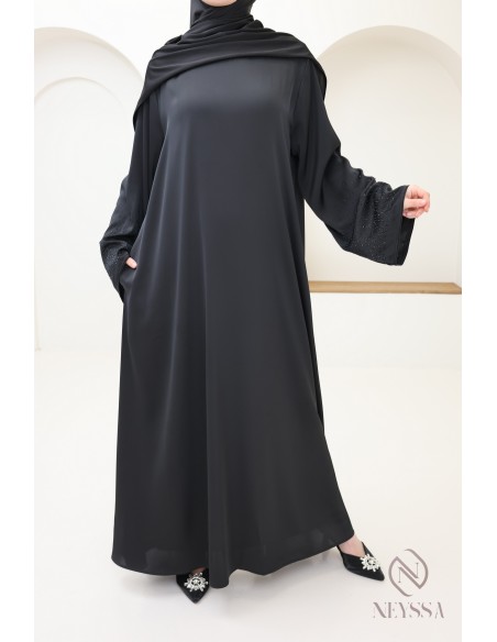 Abaya évasée à manches strass, outfit élégant et modeste pour l'Aïd