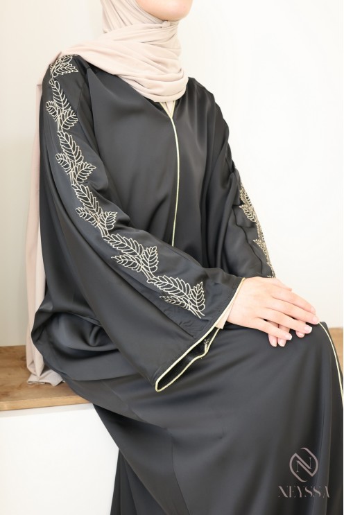 Abaya noir femme avec broderie, tenue ample moderne pour l'Aïd
