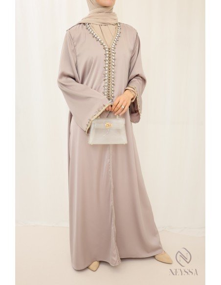 Long caftan-style abaya with sfifa and pearls. High quality outfit