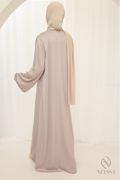 Long caftan-style abaya with sfifa and pearls. High quality outfit