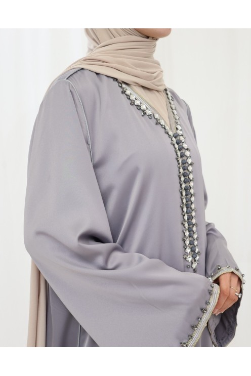 Abaya longue grise style caftan avec perlages et sfifa tenue femme