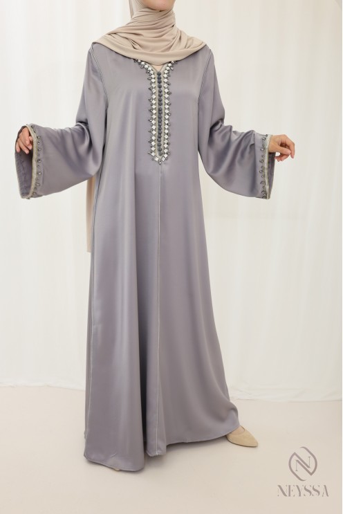 Abaya longue grise style caftan avec perlages et sfifa tenue femme
