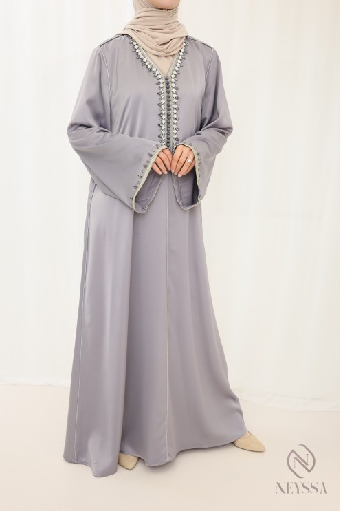 Abaya longue grise style caftan avec perlages et sfifa tenue femme