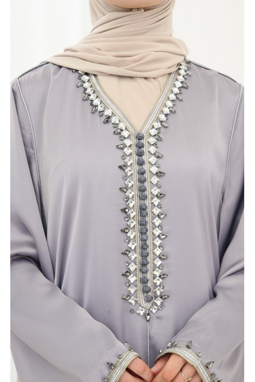 Abaya longue grise style caftan avec perlages et sfifa tenue femme