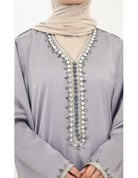 Abaya longue grise style caftan avec perlages et sfifa tenue femme