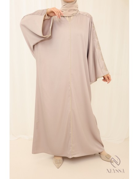 Coffret cadeau femme musulmane pour l'Aïd : abaya robe brodée