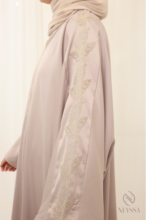 Geschenkbox für muslimische Frauen zum Eid: Abaya besticktes Kleid.