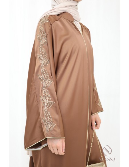 Geschenkbox für muslimische Frauen zum Eid: Abaya besticktes Kleid.