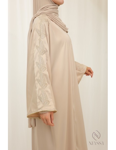 Muslim woman Eid gift box: abaya embroidered dress