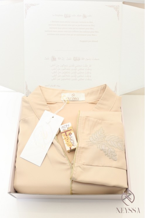Geschenkbox für muslimische Frauen zum Eid: Abaya besticktes Kleid.