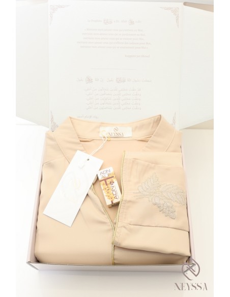 Muslim woman Eid gift box: abaya embroidered dress