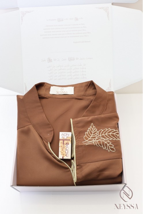Geschenkbox für muslimische Frauen zum Eid: Abaya besticktes Kleid.