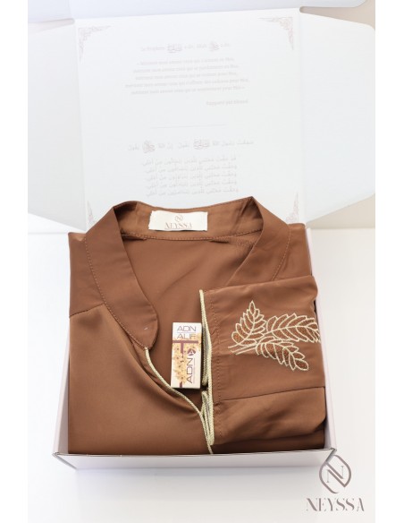 Coffret cadeau femme musulmane pour l'Aïd : abaya robe brodée