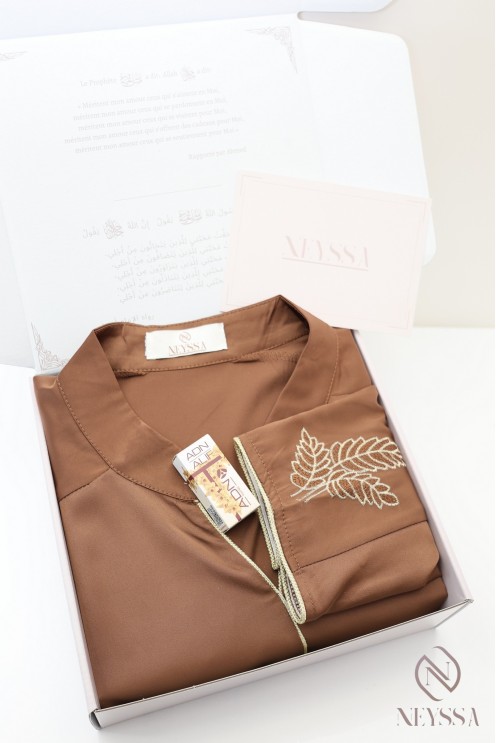 Muslim woman Eid gift box: abaya embroidered dress